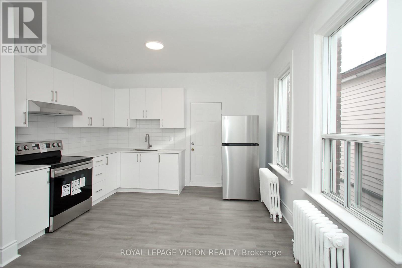 819 Pape Avenue, Toronto, Ontario  M4K 3V1 - Photo 16 - E12611796