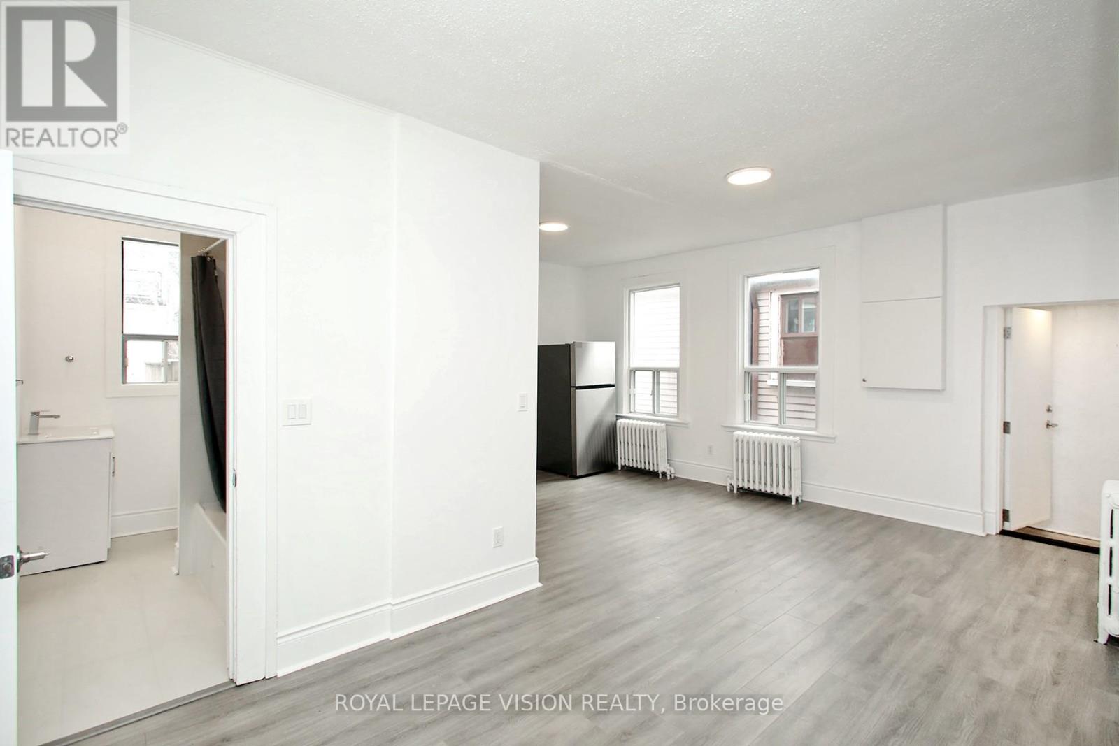 819 Pape Avenue, Toronto, Ontario  M4K 3V1 - Photo 18 - E12611796