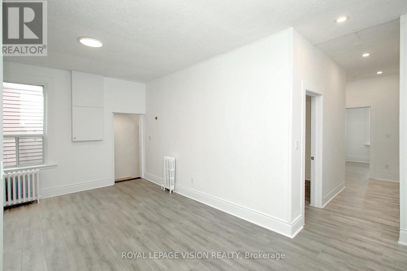 819 Pape Avenue, Toronto, Ontario  M4K 3V1 - Photo 21 - E12611796