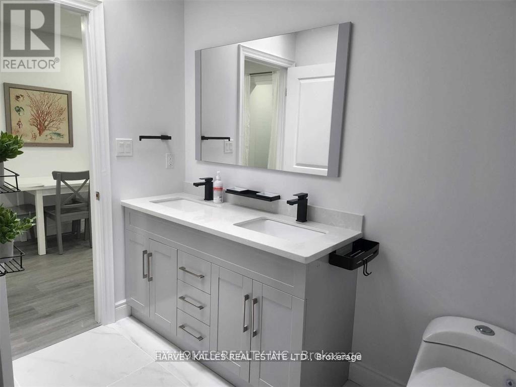 Rear - 59 Hemingway Crescent, Markham, Ontario  L3R 2S4 - Photo 9 - N12611776