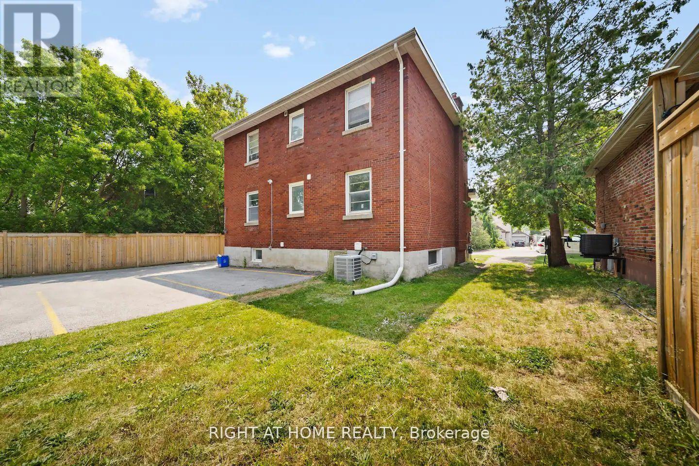 Main Floor - 21 Thomson Street, Barrie (City Centre), Ontario  L4N 1X4 - Photo 14 - S12611782