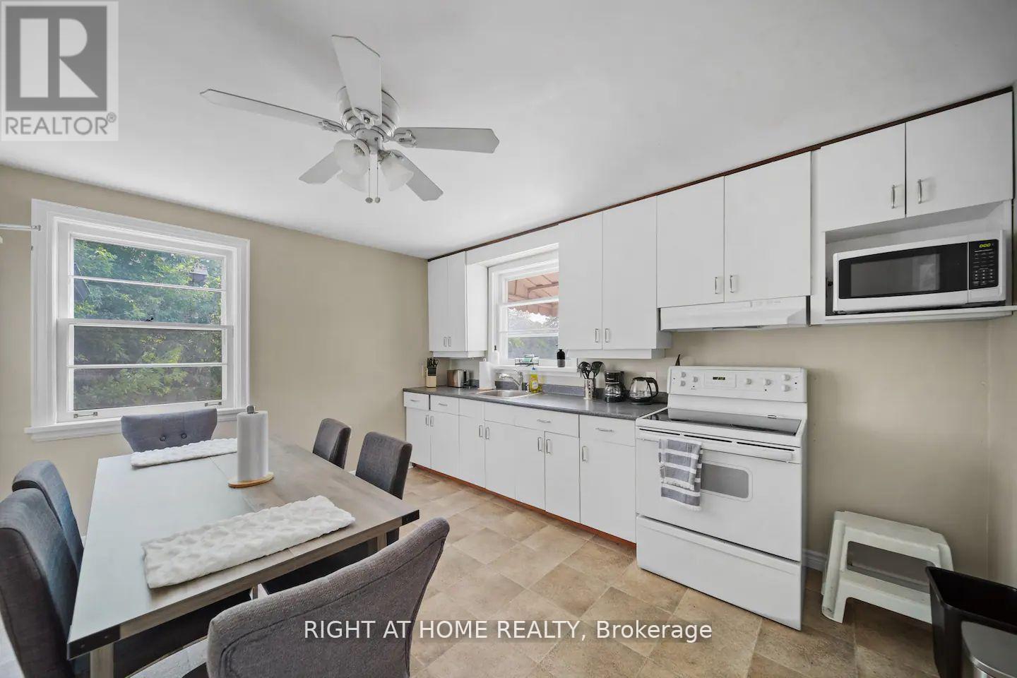 Main Floor - 21 Thomson Street, Barrie (City Centre), Ontario  L4N 1X4 - Photo 5 - S12611782