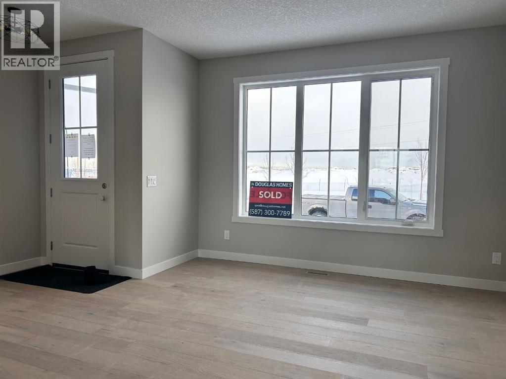 33 Sora Gate Se, Calgary, Alberta T3S 0A7 - Photo 3 - A2273033