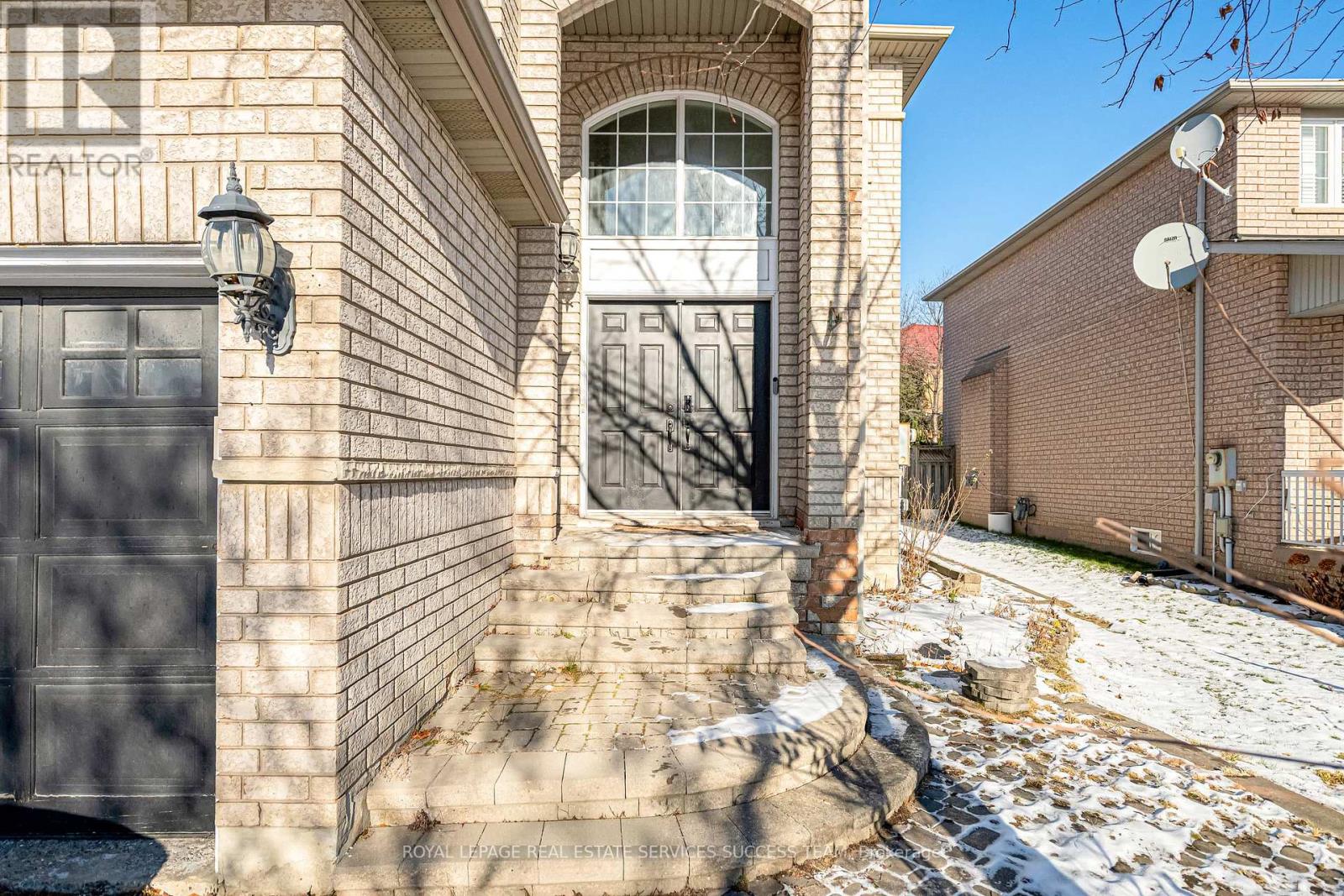 681 Bristol Road W, Mississauga, Ontario  L5R 3Y1 - Photo 3 - W12611778
