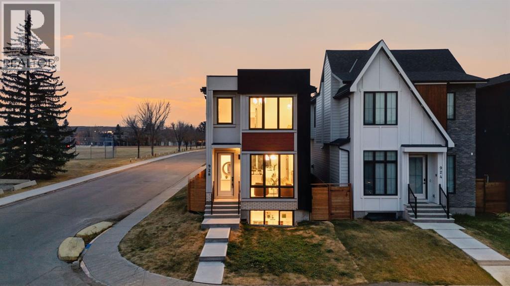 926 21 Avenue Nw, Calgary, Alberta  T2M 1K6 - Photo 2 - A2265807