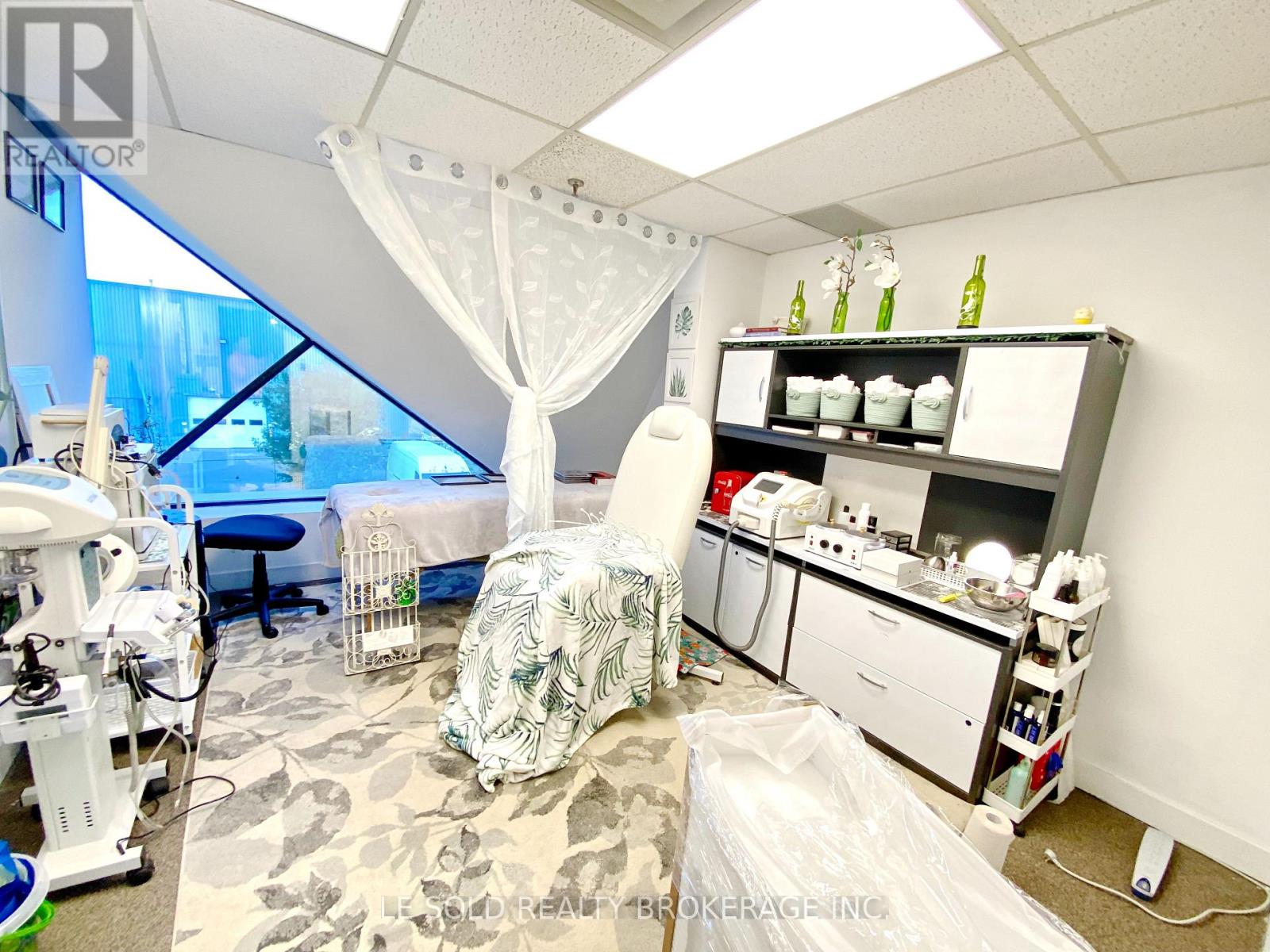 4 (2nd Floor C & D) - 117 Ringwood Drive, Whitchurch-Stouffville, Ontario  L4A 8C1 - Photo 10 - N12611818