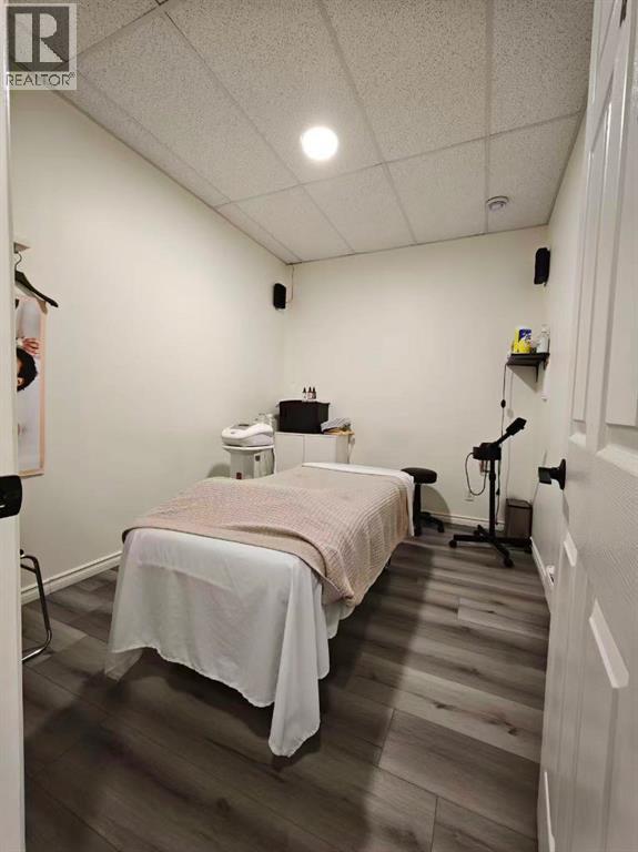 123 Any Street Nw, Calgary, Alberta T2M 4G7 - Photo 5 - A2272735