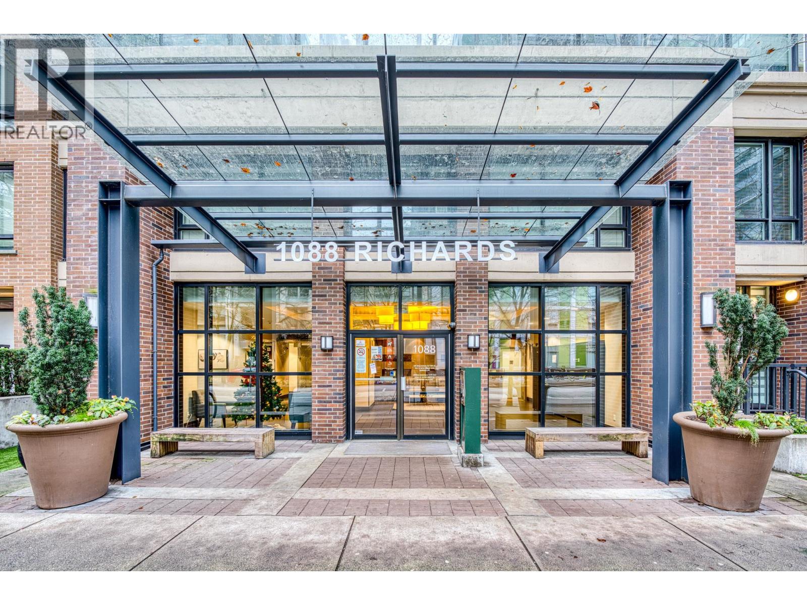 1807 1088 Richards Street, Vancouver, British Columbia  V6B 0J8 - Photo 2 - R3071204