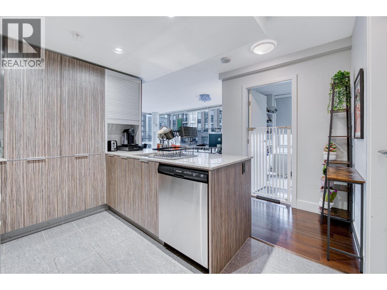 1807 1088 Richards Street, Vancouver, British Columbia  V6B 0J8 - Photo 11 - R3071204