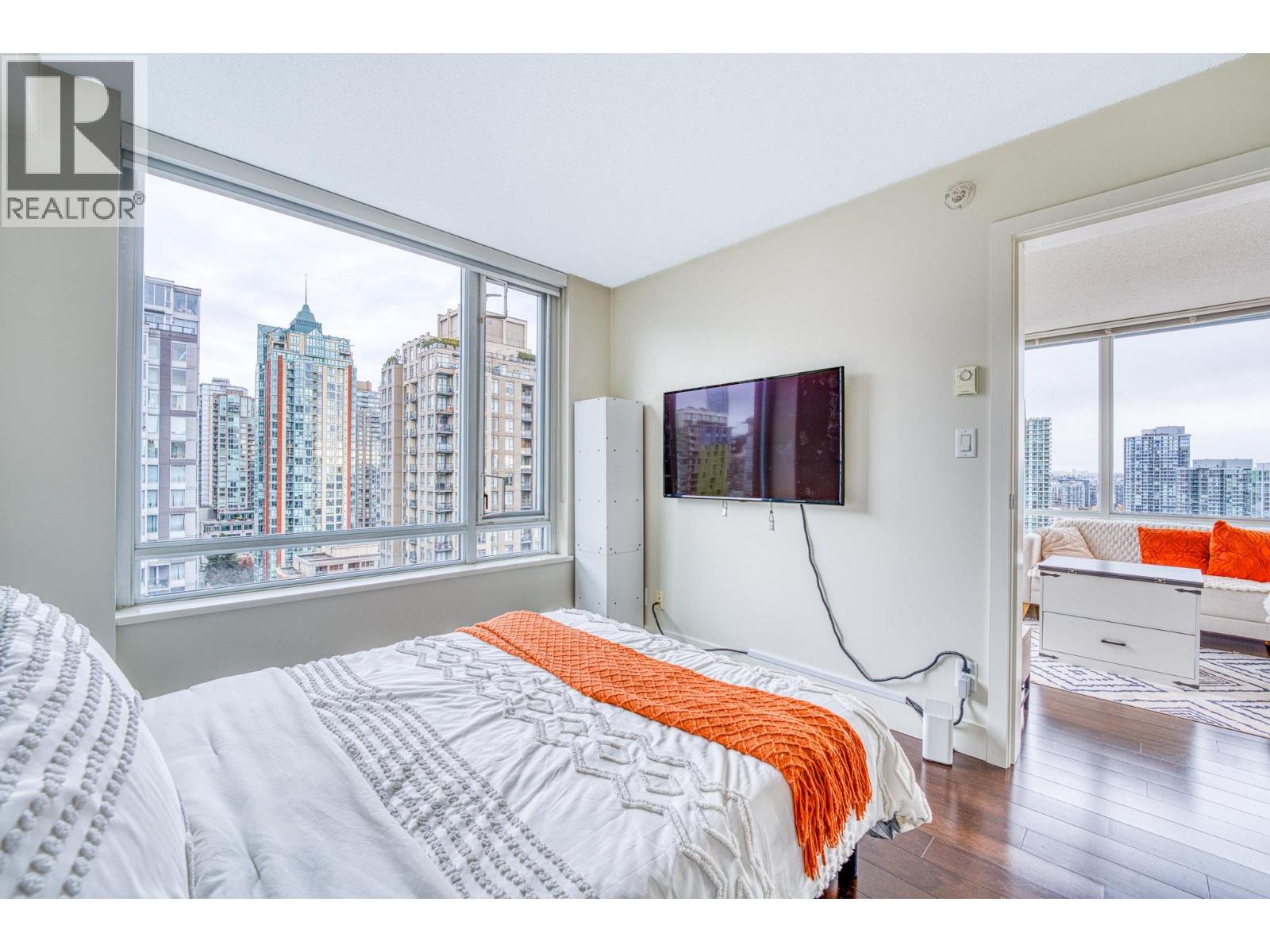 1807 1088 Richards Street, Vancouver, British Columbia  V6B 0J8 - Photo 10 - R3071204