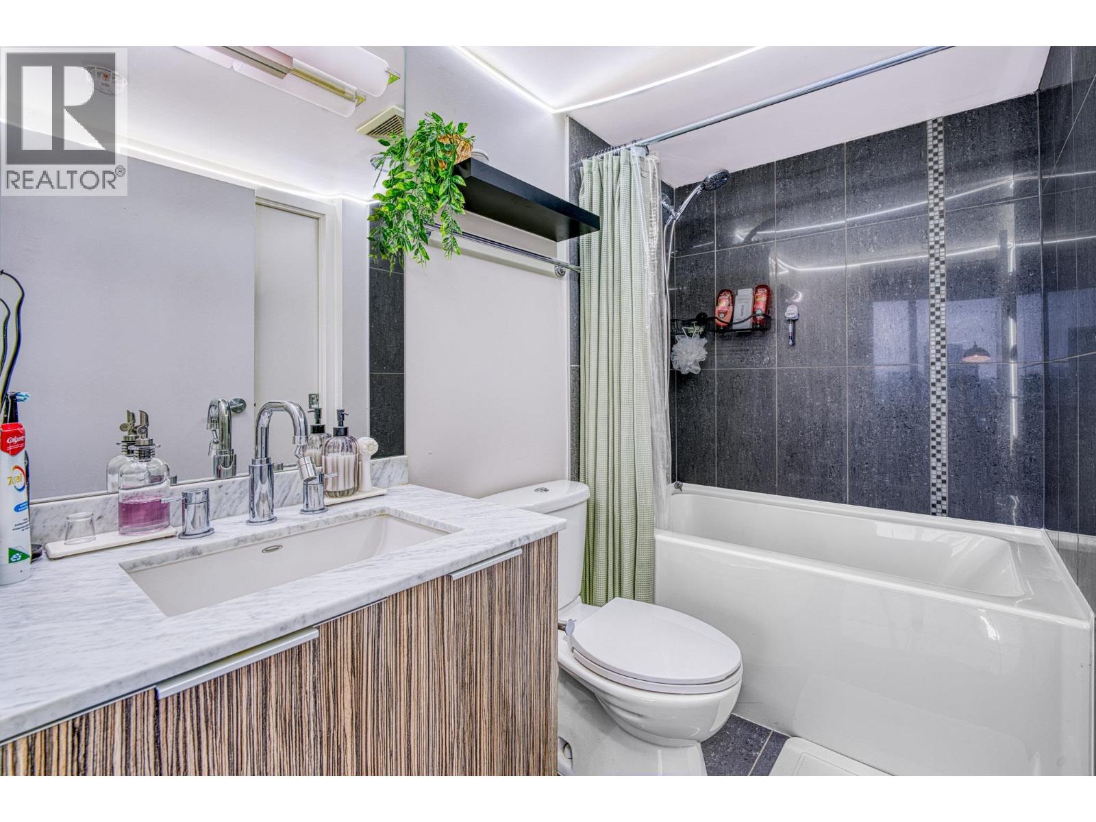 1807 1088 Richards Street, Vancouver, British Columbia  V6B 0J8 - Photo 15 - R3071204