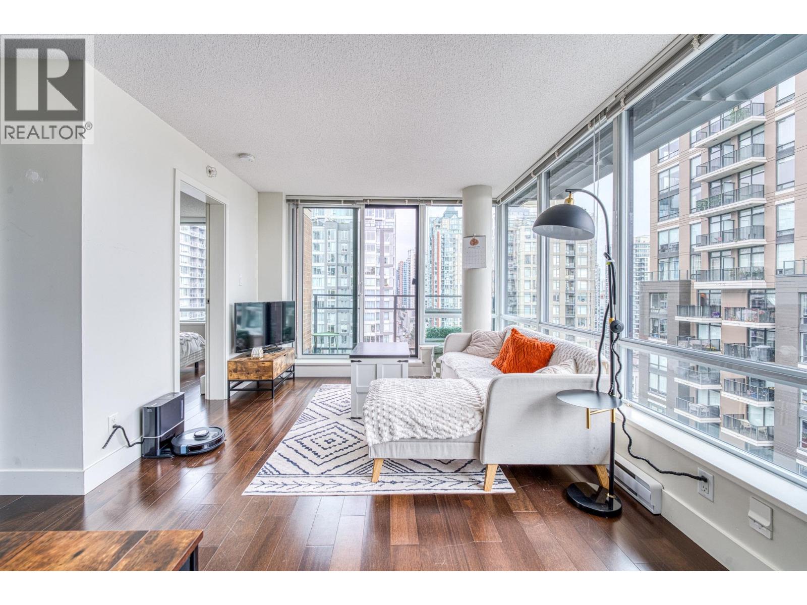 1807 1088 Richards Street, Vancouver, British Columbia  V6B 0J8 - Photo 4 - R3071204