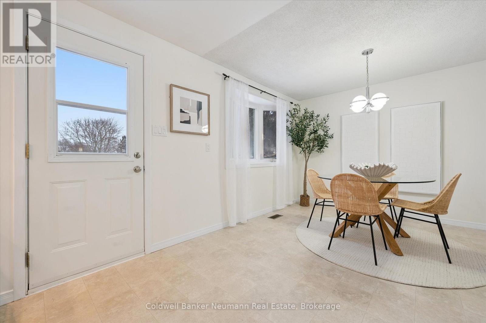 150 Applewood Crescent, Guelph (Junction/onward Willow), Ontario  N1H 6B7 - Photo 12 - X12611834