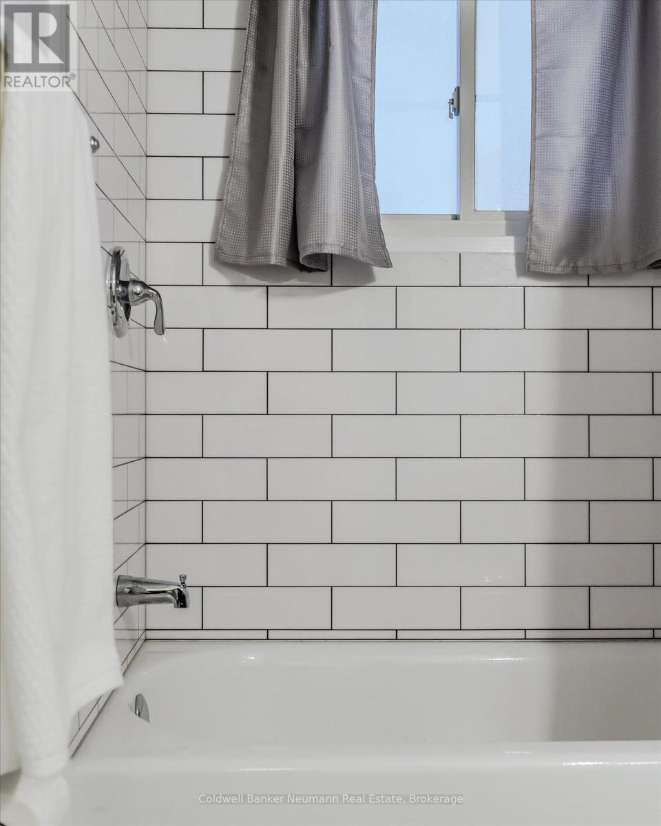 150 Applewood Crescent, Guelph (Junction/onward Willow), Ontario  N1H 6B7 - Photo 32 - X12611834