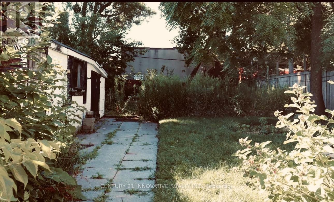 3 Glasgow Avenue, Toronto, Ontario  M1K 1B9 - Photo 2 - E12384793