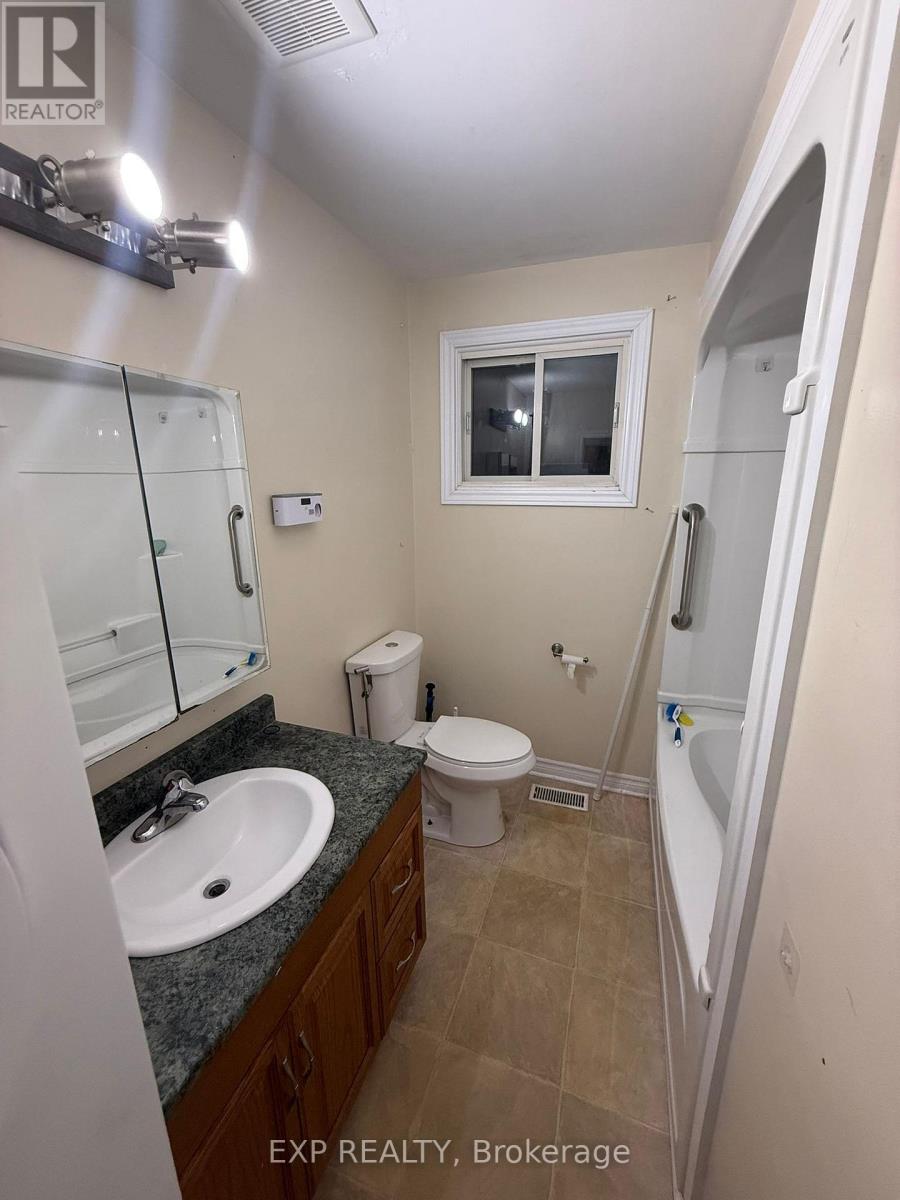 Upper - 611 Geneva Street, St. Catharines (Lakeport), Ontario  L2N 2J3 - Photo 15 - X12611856