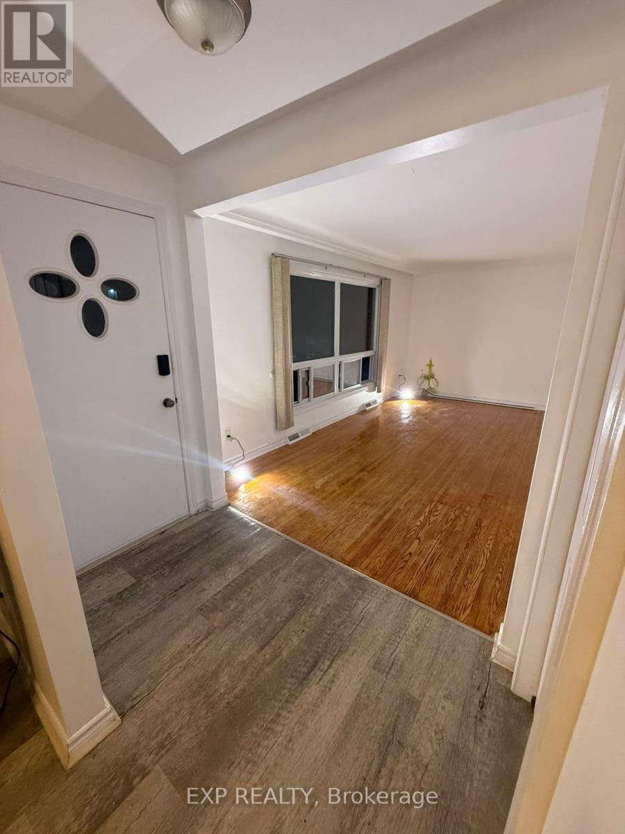 Upper - 611 Geneva Street, St. Catharines (Lakeport), Ontario  L2N 2J3 - Photo 5 - X12611856