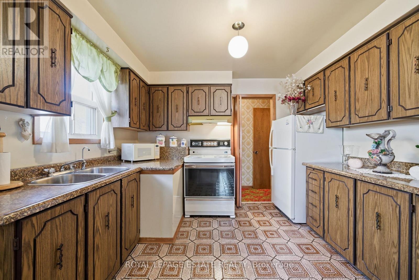 73a North Bonnington Avenue, Toronto, Ontario  M1K 1X5 - Photo 11 - E12611830