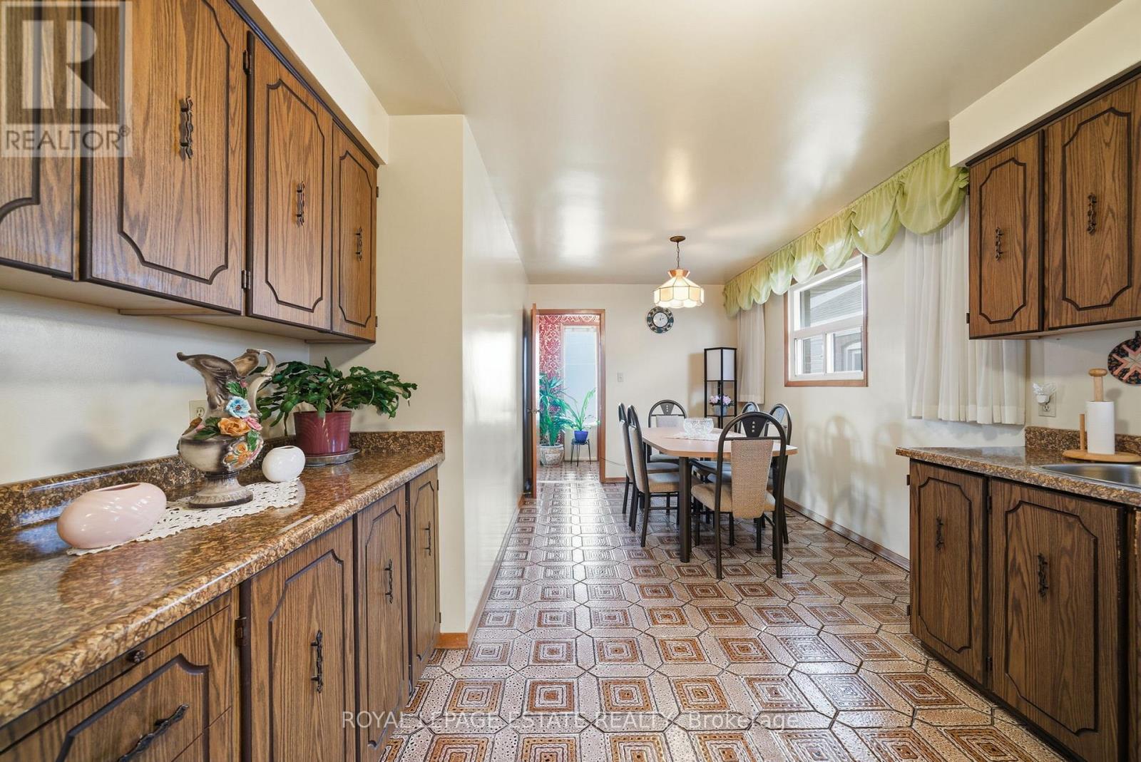 73a North Bonnington Avenue, Toronto, Ontario  M1K 1X5 - Photo 13 - E12611830