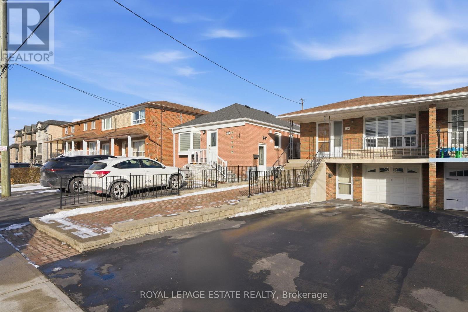 73a North Bonnington Avenue, Toronto, Ontario  M1K 1X5 - Photo 2 - E12611830