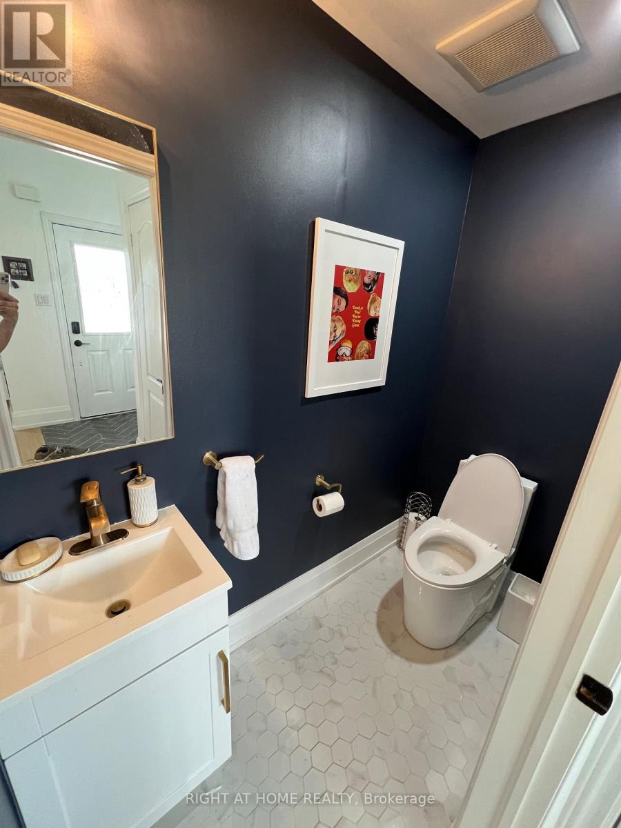 122 Laurendale Avenue, Georgina, Ontario  L4P 0C4 - Photo 10 - N12611872