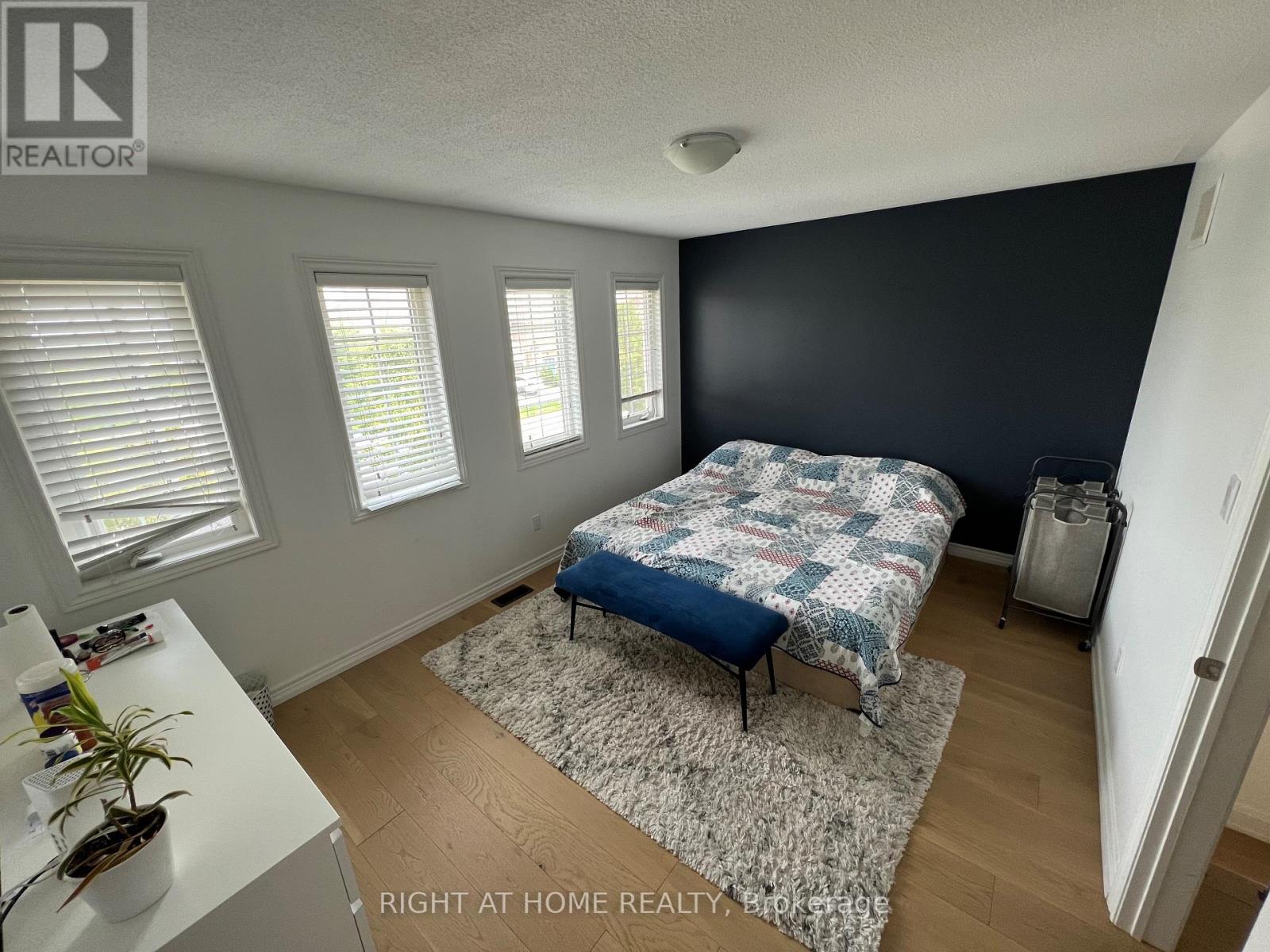 122 Laurendale Avenue, Georgina, Ontario  L4P 0C4 - Photo 12 - N12611872