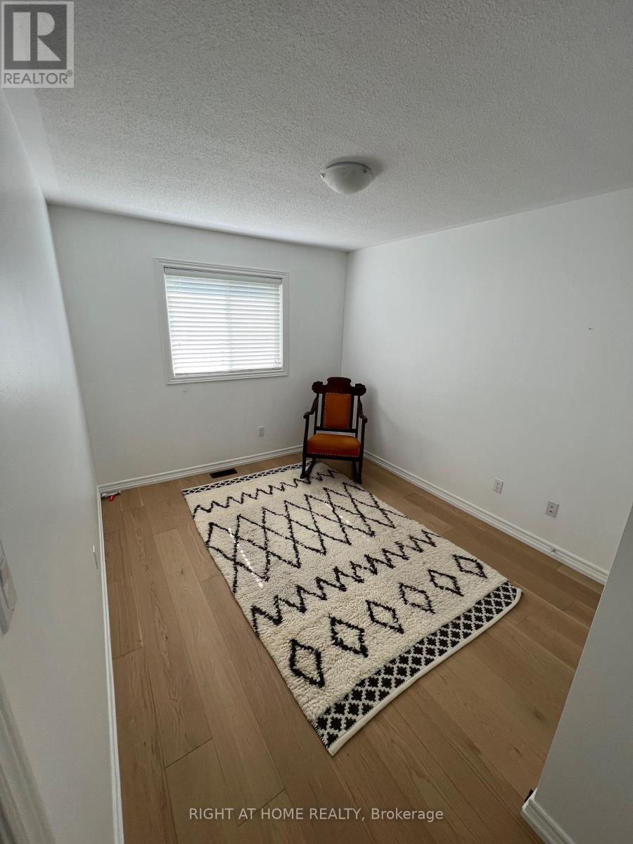 122 Laurendale Avenue, Georgina, Ontario  L4P 0C4 - Photo 15 - N12611872