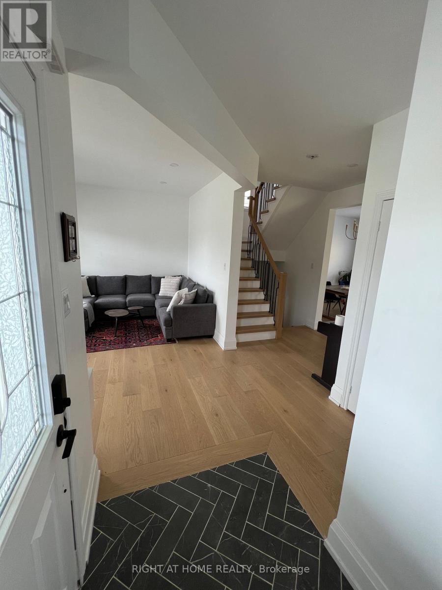 122 Laurendale Avenue, Georgina, Ontario  L4P 0C4 - Photo 2 - N12611872