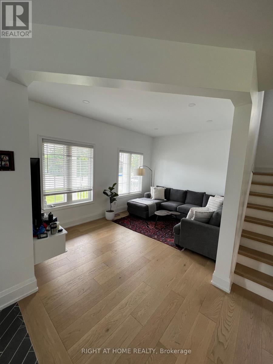 122 Laurendale Avenue, Georgina, Ontario  L4P 0C4 - Photo 3 - N12611872