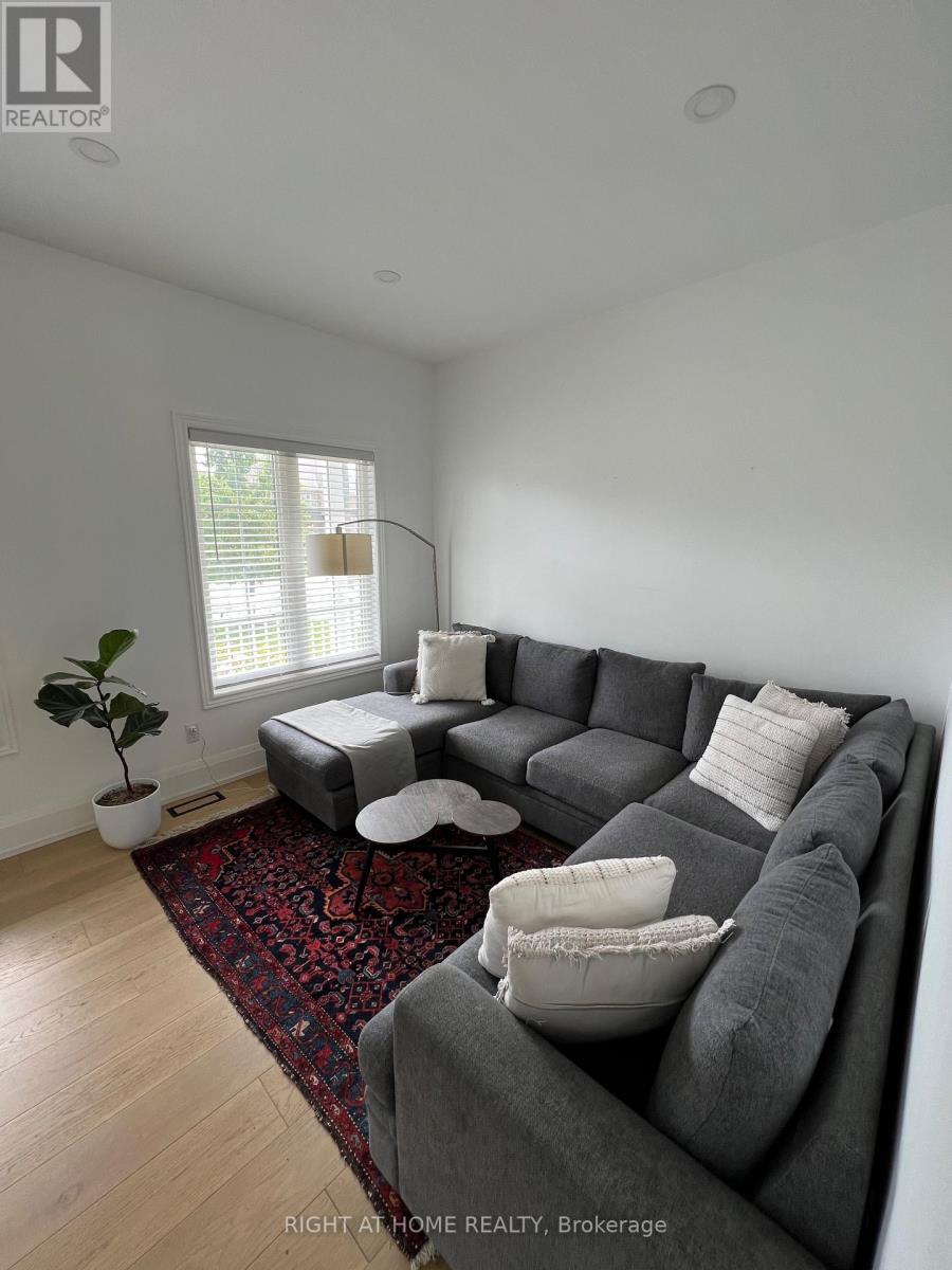 122 Laurendale Avenue, Georgina, Ontario  L4P 0C4 - Photo 4 - N12611872