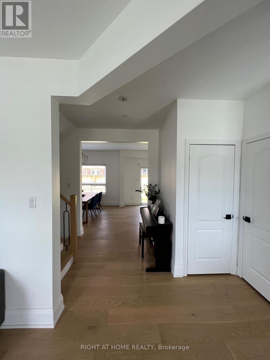 122 Laurendale Avenue, Georgina, Ontario  L4P 0C4 - Photo 6 - N12611872