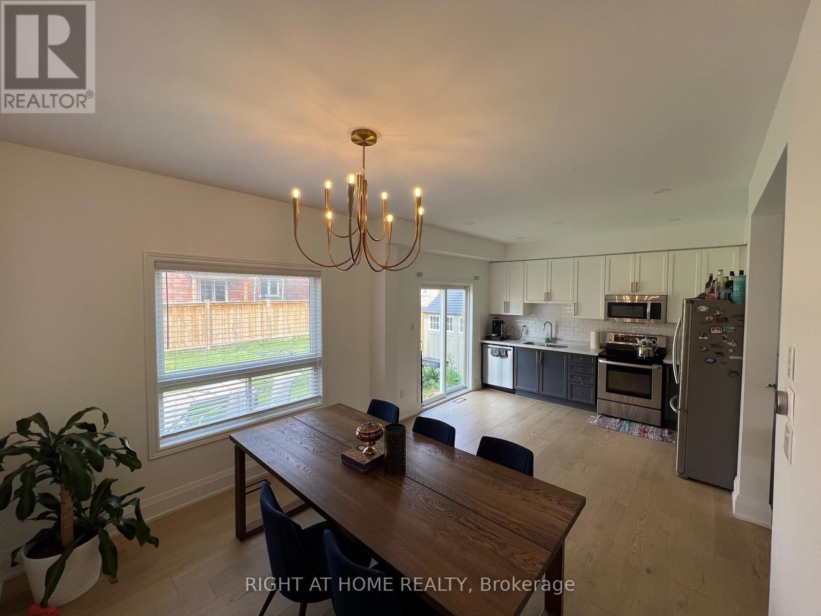 122 Laurendale Avenue, Georgina, Ontario  L4P 0C4 - Photo 8 - N12611872