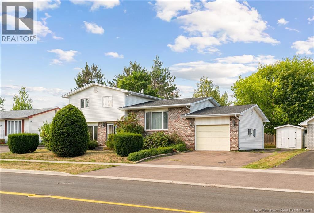 161 Hennessey, Moncton, New Brunswick E1A 5P2 - Photo 1 - NB131119