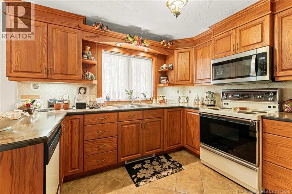 161 Hennessey, Moncton, New Brunswick E1A 5P2 - Photo 12 - NB131119