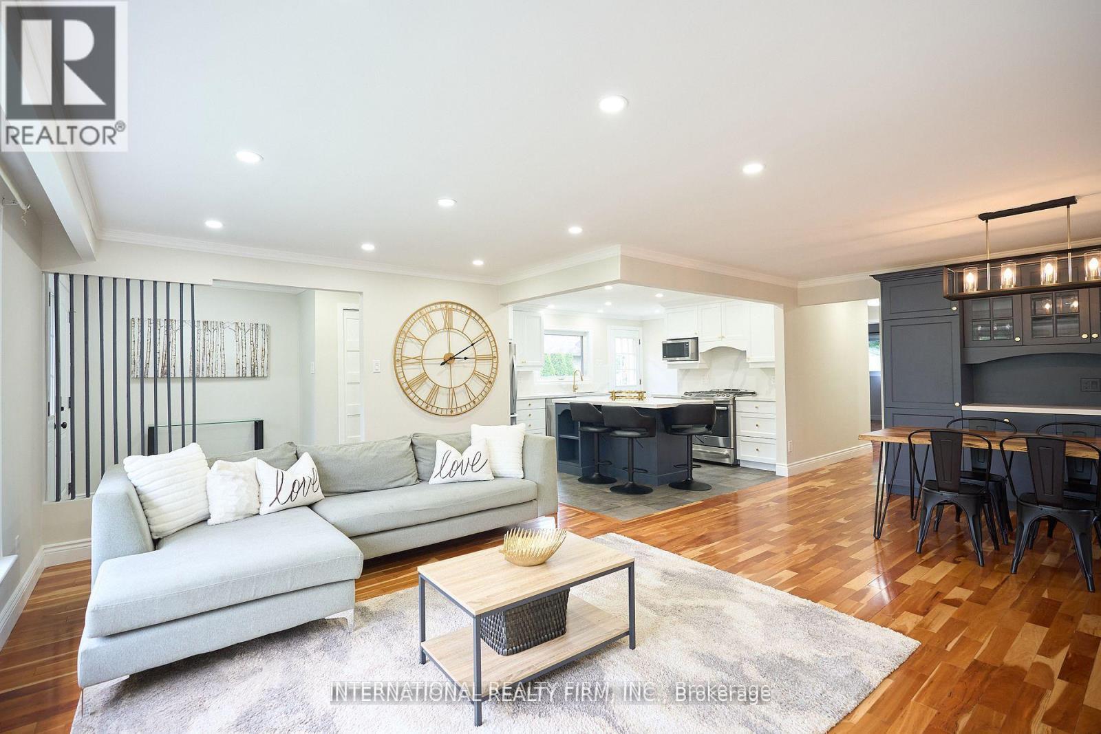 2292 Devon Road, Oakville, Ontario  L6J 5R4 - Photo 4 - W12611874