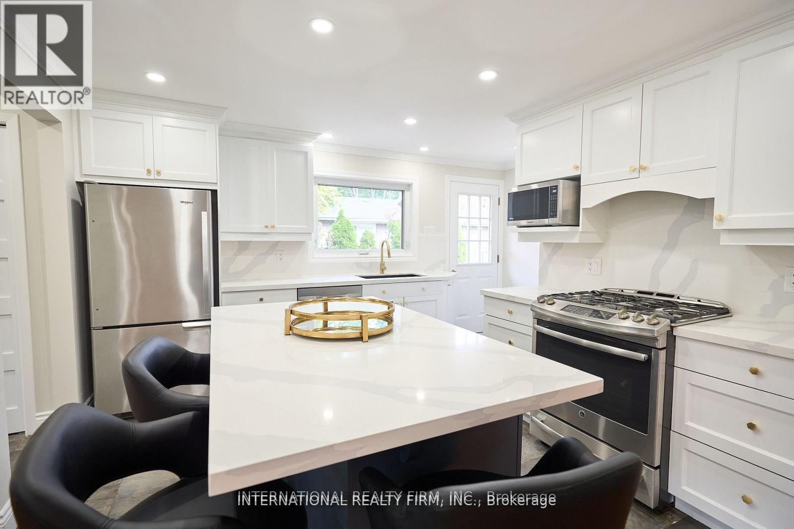 2292 Devon Road, Oakville, Ontario  L6J 5R4 - Photo 6 - W12611874