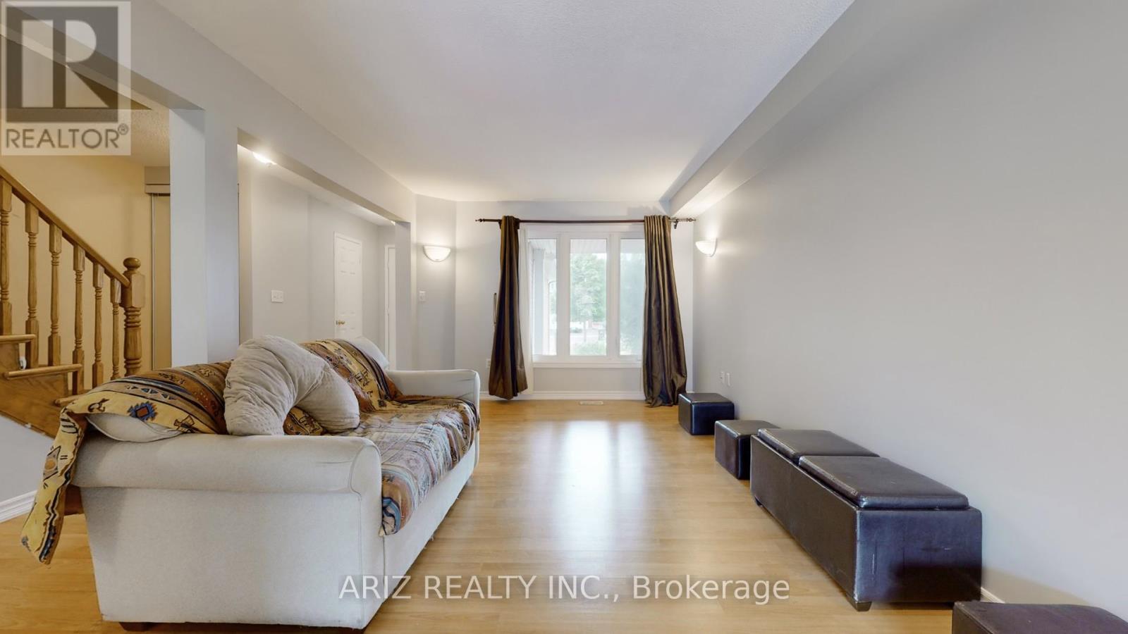 3360 Scotch Pine Gate, Mississauga, Ontario L5N 7M9 - Photo 2 - W12611876