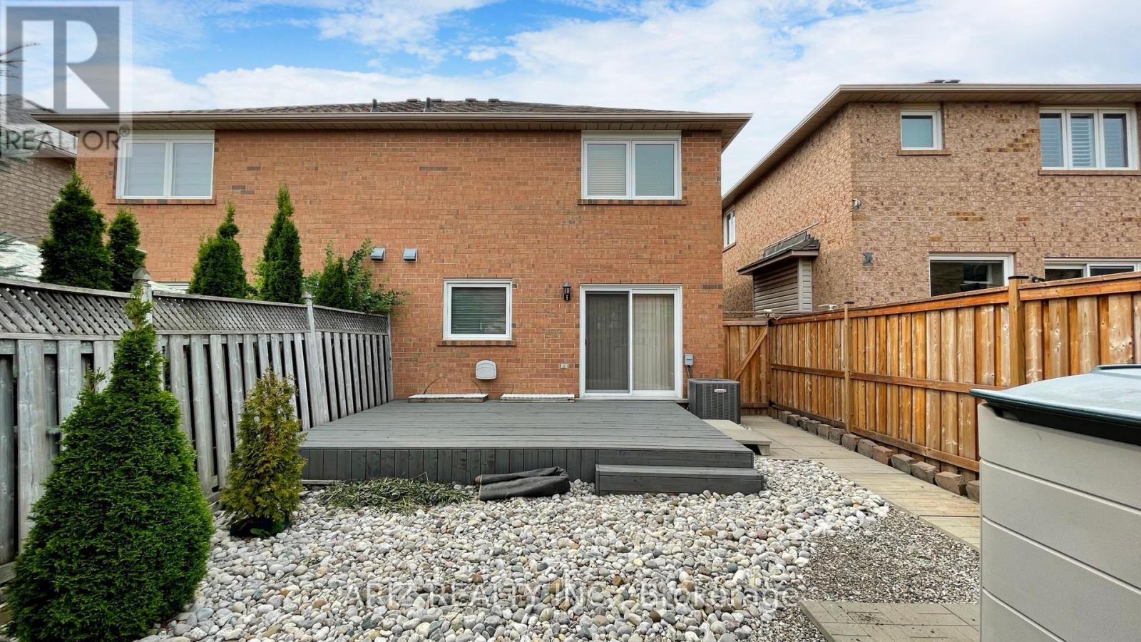 3360 Scotch Pine Gate, Mississauga, Ontario L5N 7M9 - Photo 24 - W12611876