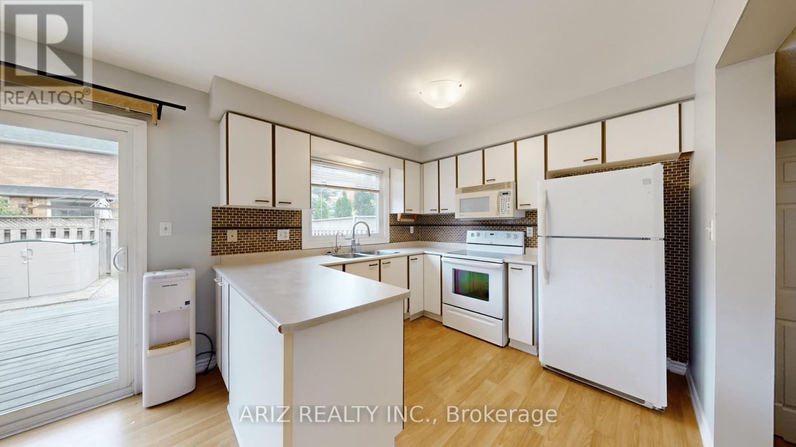 3360 Scotch Pine Gate, Mississauga, Ontario L5N 7M9 - Photo 4 - W12611876