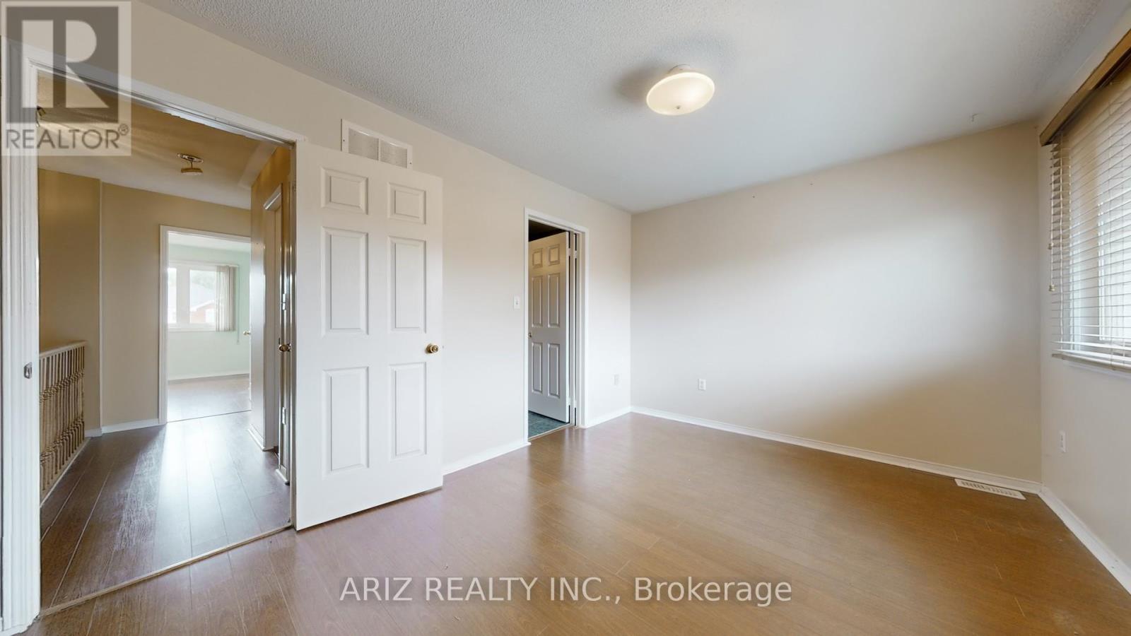 3360 Scotch Pine Gate, Mississauga, Ontario L5N 7M9 - Photo 8 - W12611876