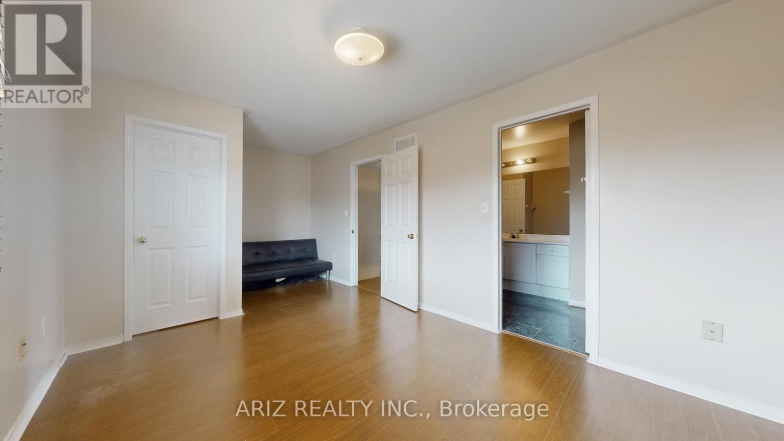 3360 Scotch Pine Gate, Mississauga, Ontario L5N 7M9 - Photo 9 - W12611876