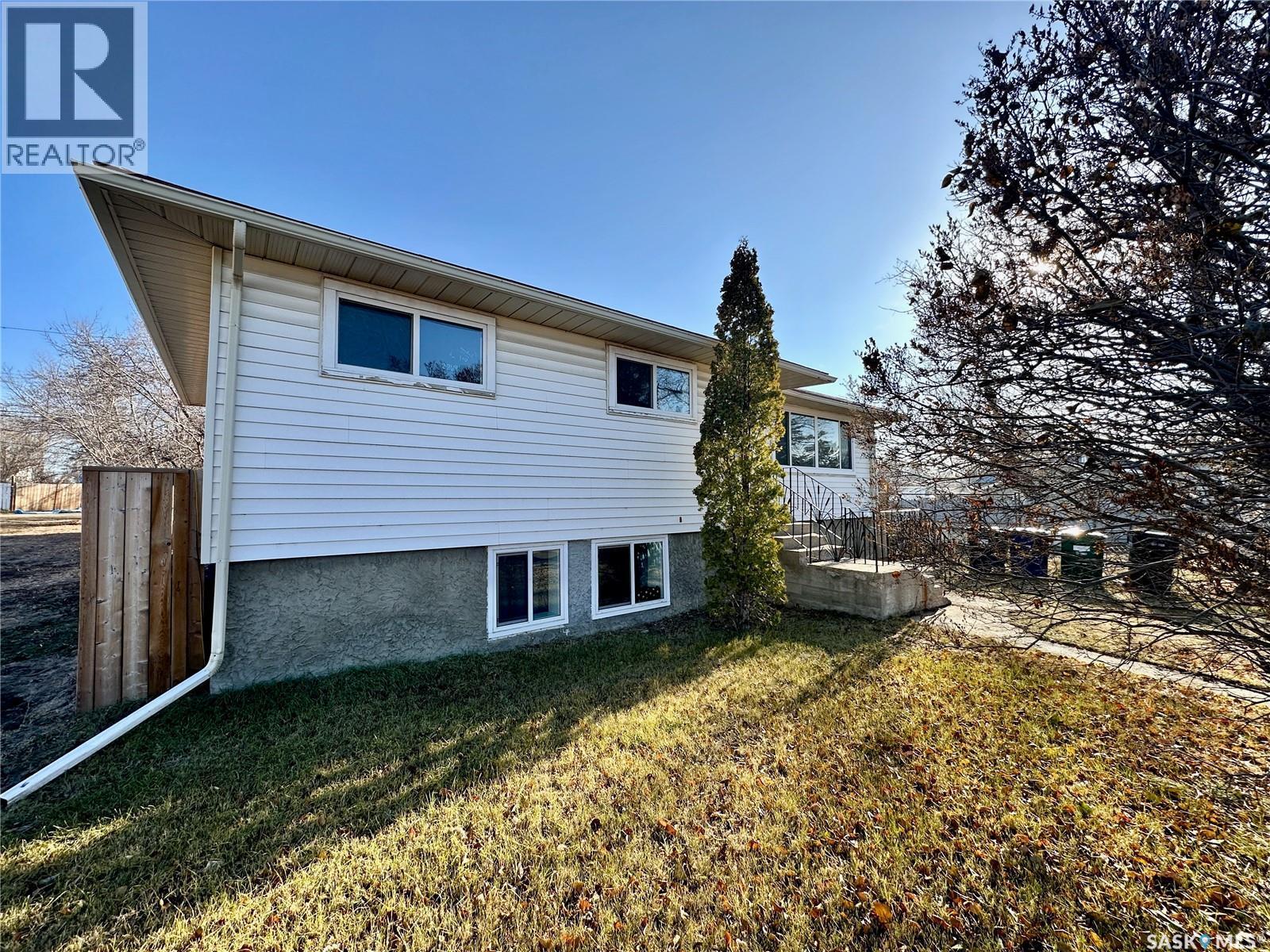 338 V Avenue S, Saskatoon, Saskatchewan  S7M 3E5 - Photo 2 - SK025396