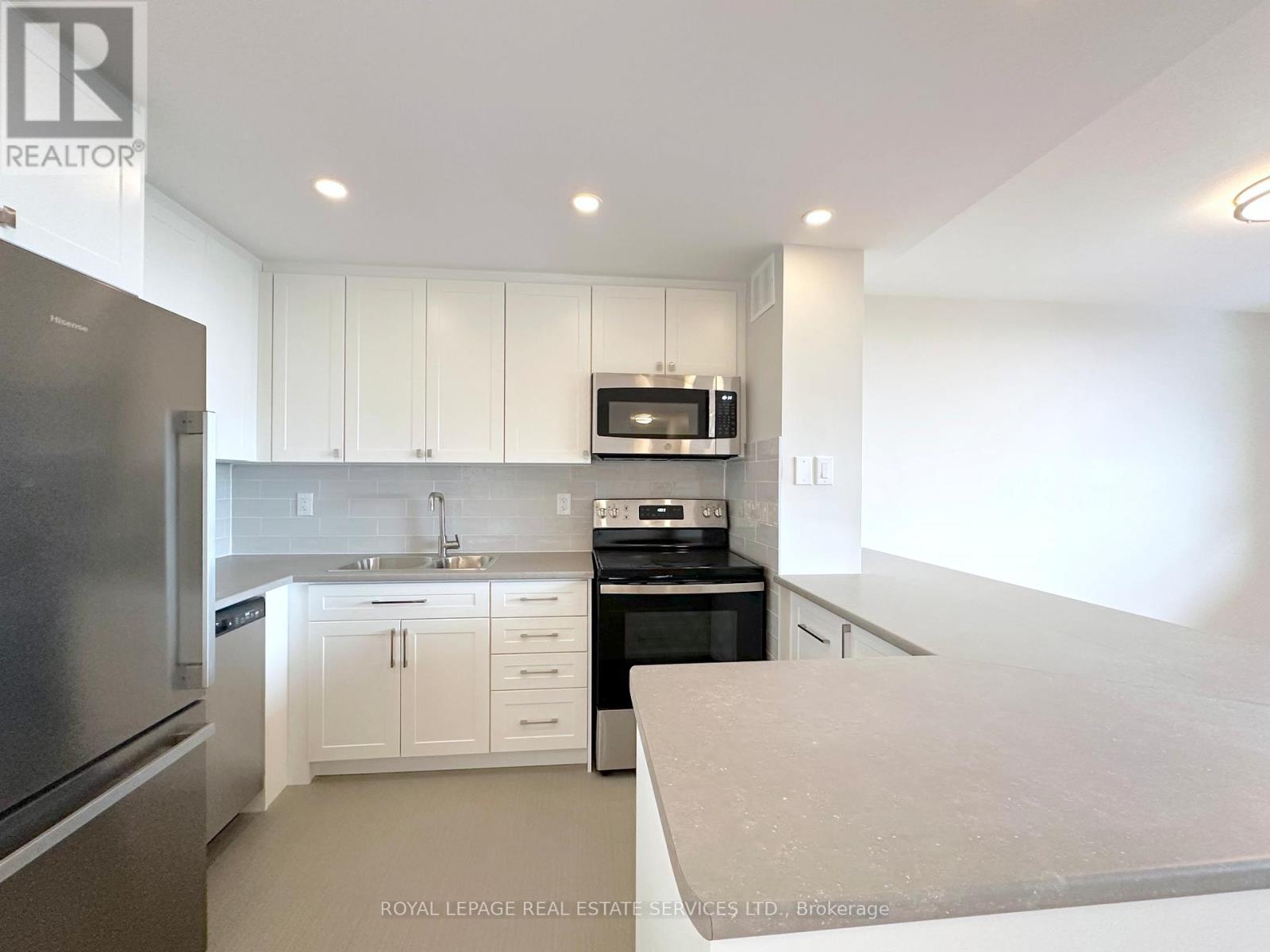 902 - 12 Rockford Road, Toronto, Ontario  M2R 3A2 - Photo 2 - C12611912