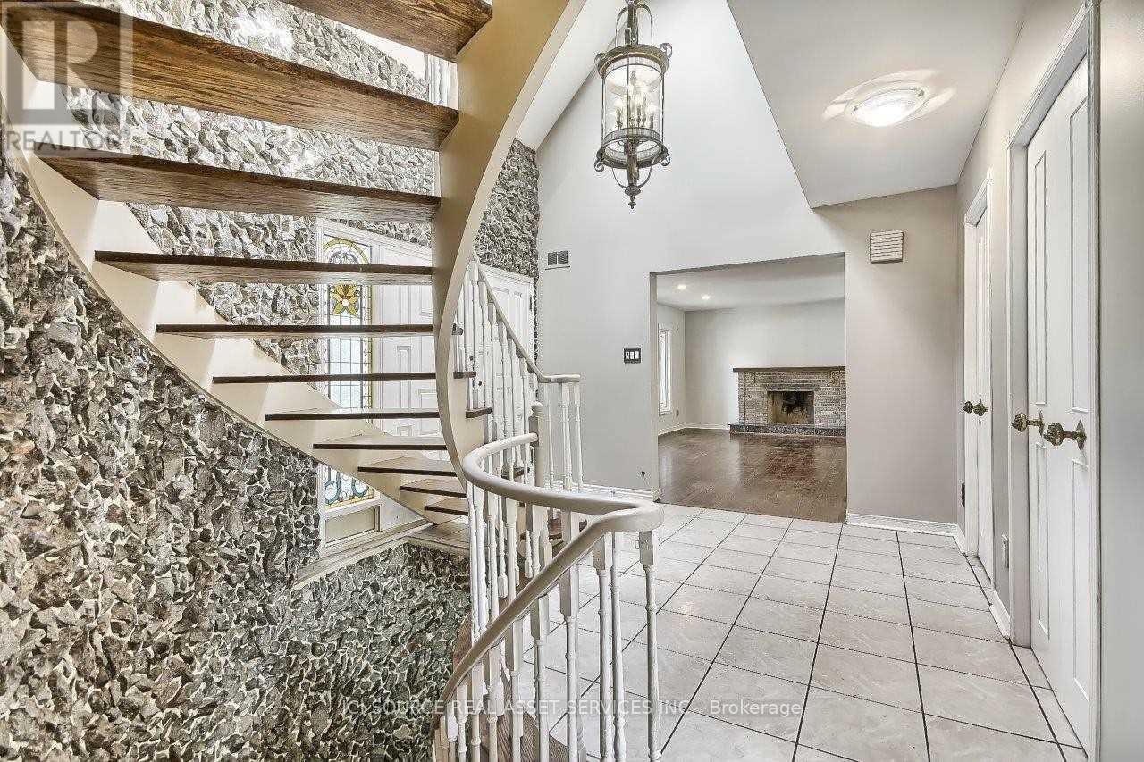 29 Bucks Green Road, Markham, Ontario  L3T 4G1 - Photo 3 - N12611898