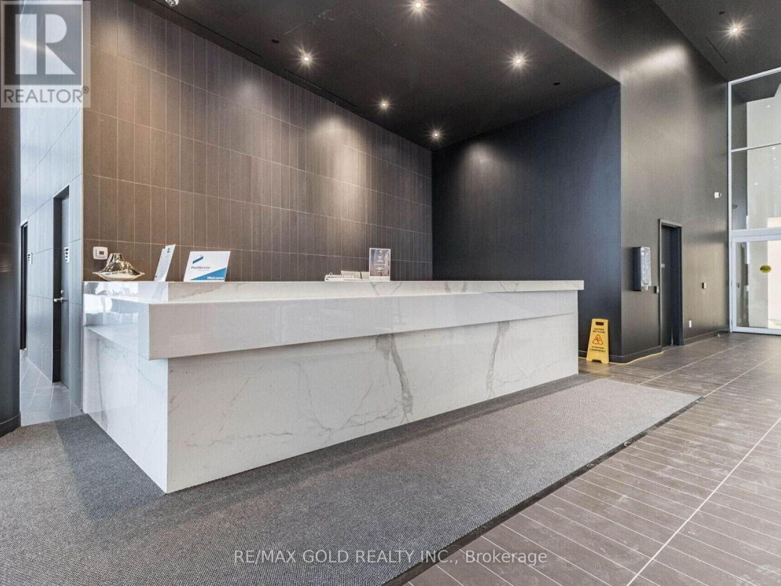 3900 Confederation Parkway, Mississauga, Ontario L5B 0M3 - Photo 4 - W12611916