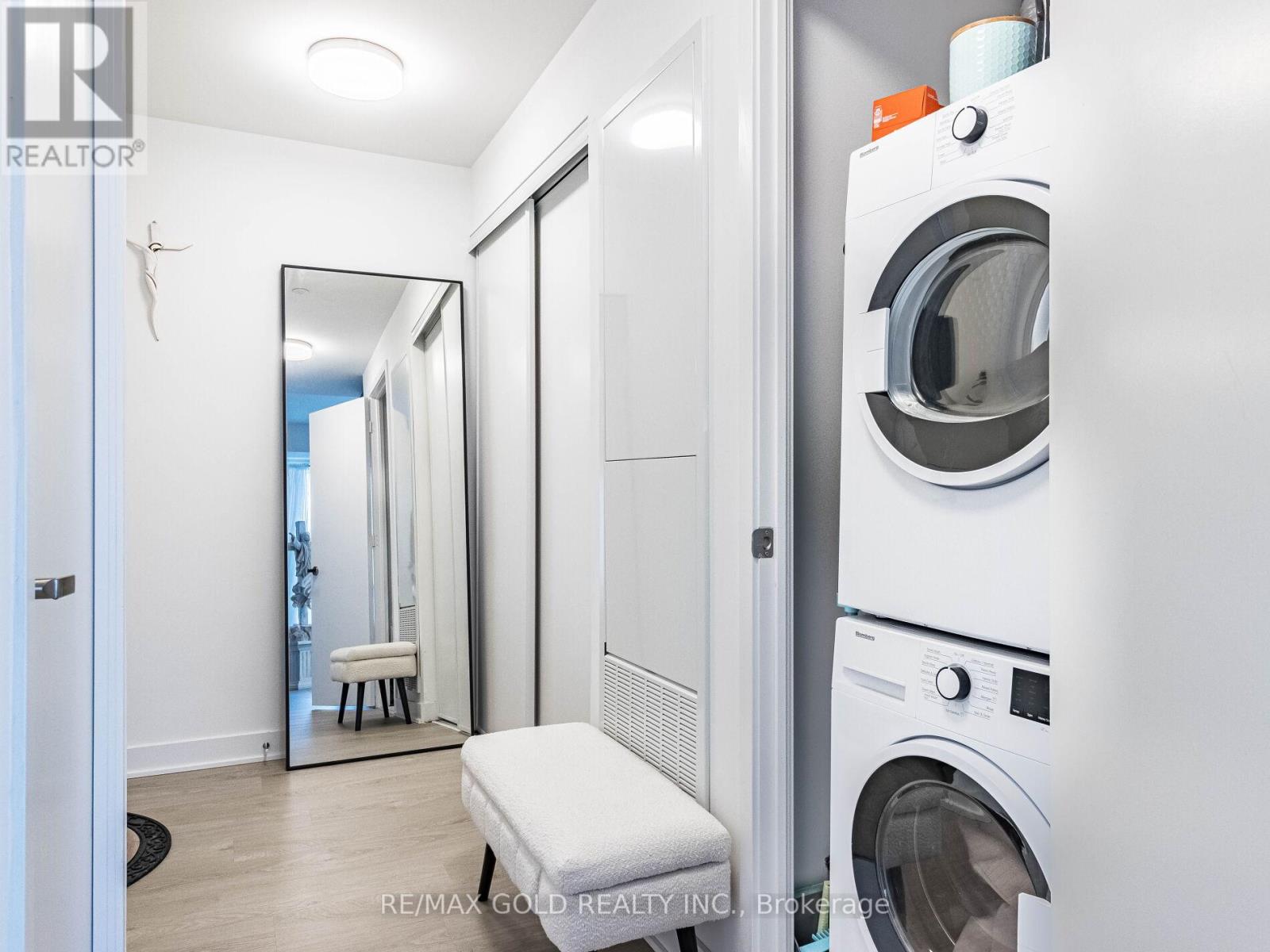 3900 Confederation Parkway, Mississauga, Ontario L5B 0M3 - Photo 8 - W12611916