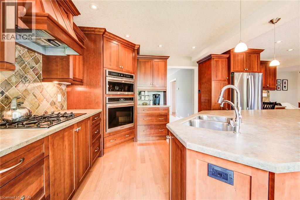 33 Tinatawa Court, Kitchener, Ontario  N2A 3G9 - Photo 20 - 40780419