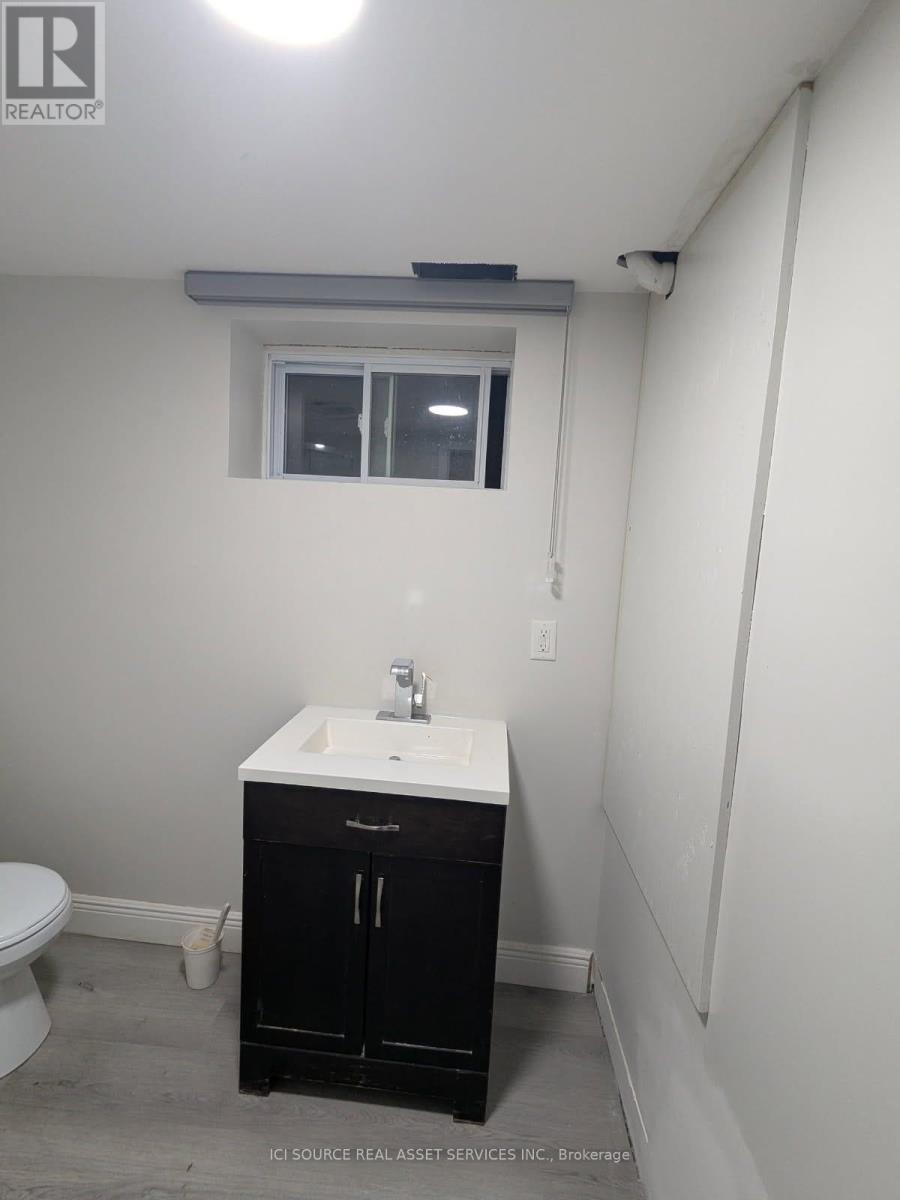 B - 6447 Culp Street, Niagara Falls, Ontario  L2G 2C2 - Photo 2 - X12611906