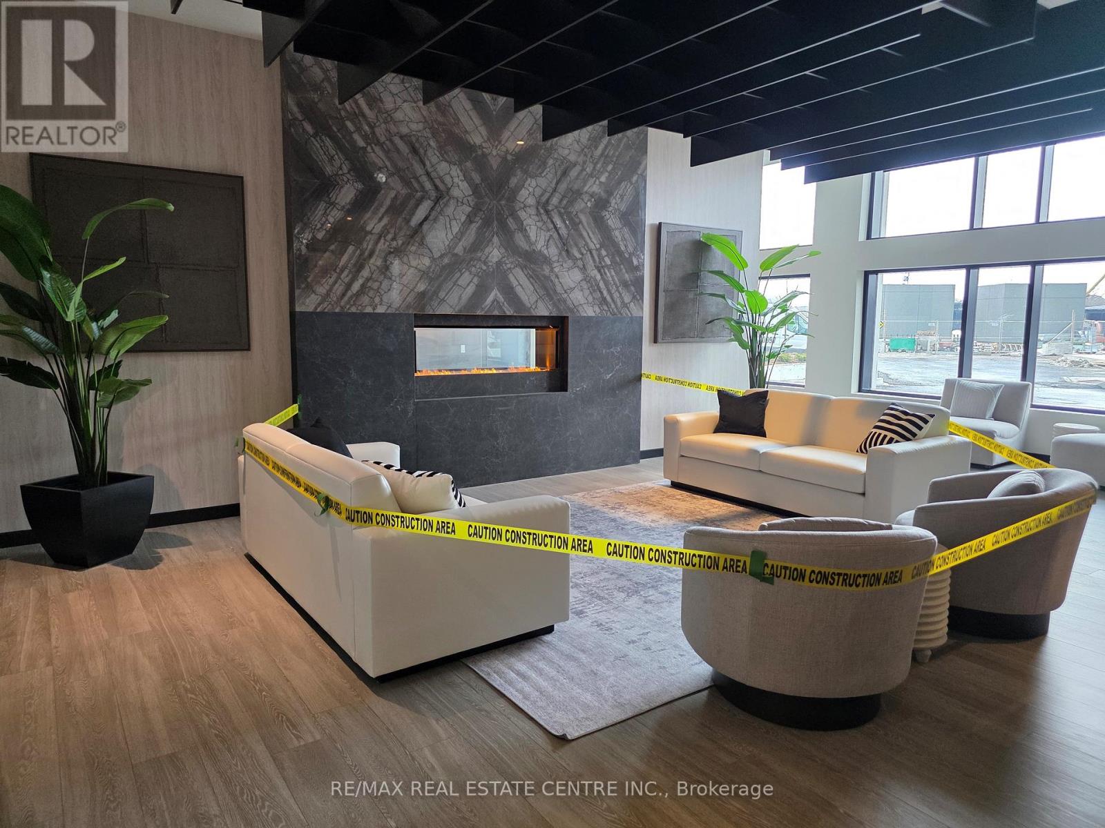 317 - 8020 Derry Road, Milton, Ontario  L9T 3L3 - Photo 4 - W12611490