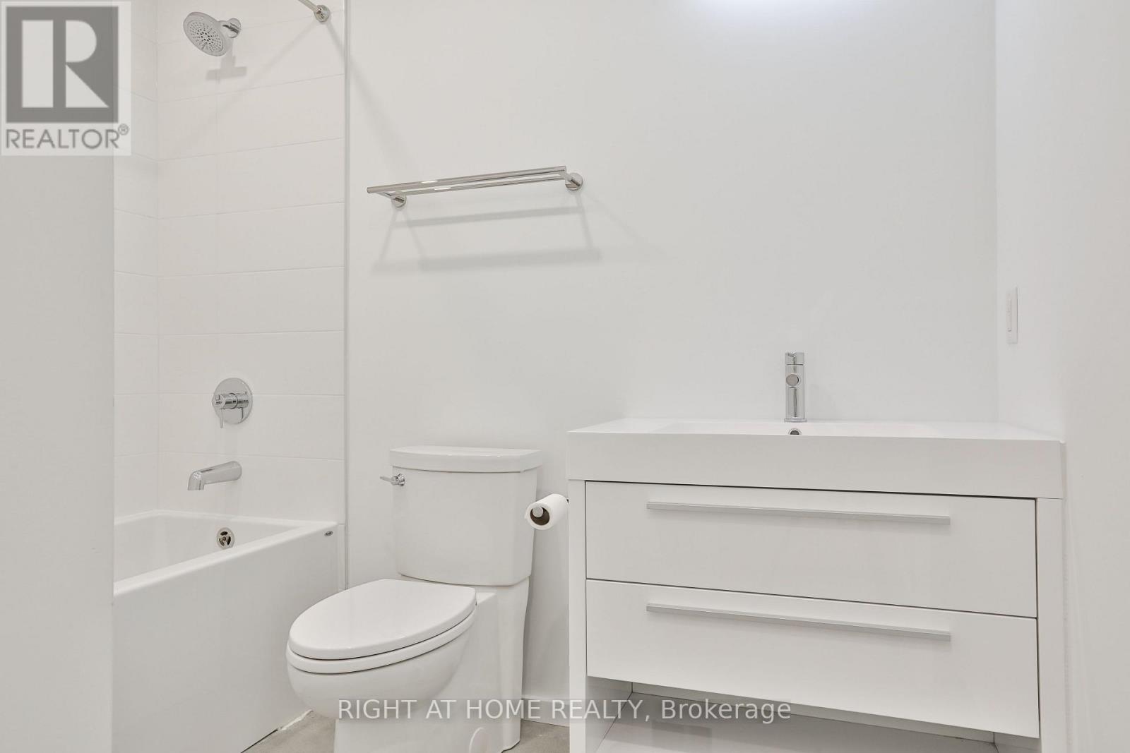 4 - 28 Salem Avenue, Toronto, Ontario  M6H 3C1 - Photo 7 - W12611938